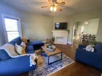 King Suites - 2 King Beds & Garage Parking Hotels in Lakewood