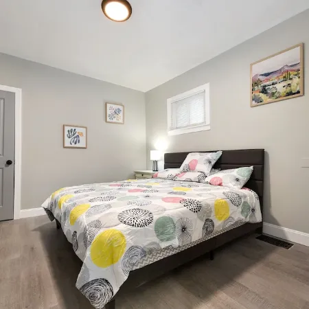 The Blue Haven - Newly Renovated 3Br, 8 Mins to Downtown & Pet-Friendly