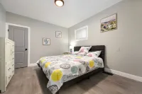 The Blue Haven - Newly Renovated 3Br, 8 Mins to Downtown & Pet-Friendly