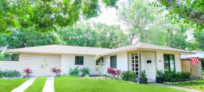 Backyard Oasis & Resort Style Pool Hotels in Bradenton