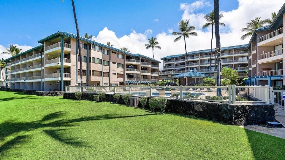 Private Oceanfront Top Floor Condo - Kona Reef D34