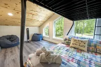 Luxury Family/Couple's Cabin/Outdoor Movie/Arcade/Hot Tub/Play Set/Hammocks
