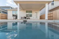 4BR/3.5BH Private Pool: 5M Airport, F1 & 2300 Sqft - Private Pools