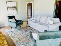 Local Host - The Pink Door - 2 Bedroom Home