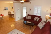 Happy Island Cottage: Heated Pool, 5-Min Walk to Beach, Pet Friendly - Badekar