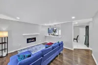 Charming 3-Bedroom Bungalow with WiFi in Bham, 12 Mins from UAB. 버밍엄 호텔