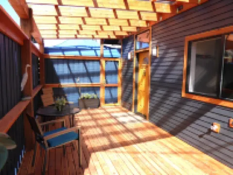 Oak Alley Close in, Ample Kitchen, Private, Locked Patio, Sauna with Fee.