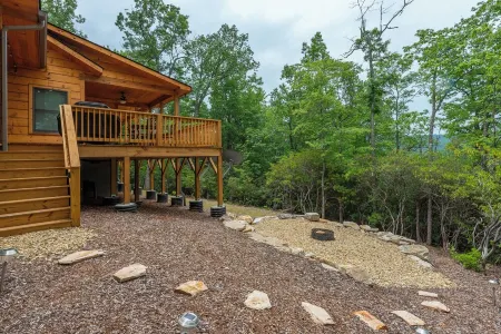 Dream Mtn Hideaway! Hot Tub+Fire Pit+Grill, WiFi, Hiking, Nearby Avl & Blk Mtn!