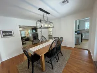 Charming, cozy cottage located 1/2 mile, or 3 min. walk to Kyle Field.