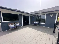 Stunning Brand New 4BR Lakeview Home with 8 person HotTub