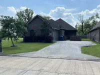 Quiet Private Home - Centrally Located in Sulphur Hotels near Stage