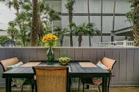 Waiakea Villas Gem. Shared Pool & Private Balcony!