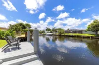Complete Tropical Staycation,Heated Pool, Pool Table, 5 Bedrooms, 9 Beds, 4 Bath