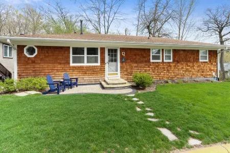 The Ranch by the Bay- Steps to Lake Geneva shoreline! Отели в г. Уильямс Бэй