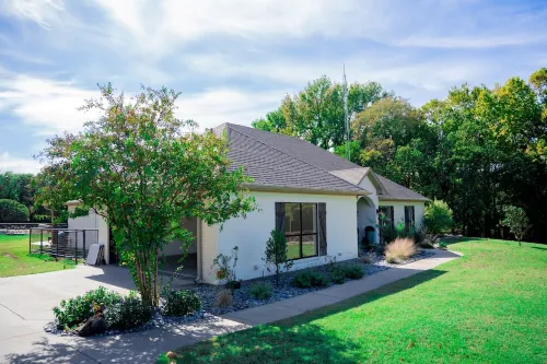 Modern Farmhouse on 7 acres w/pool, hot tub. Access Denton, pilot point, Celina,