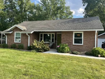 Bright 3-bedroom bungalow 1.3 miles from Ross-Ade