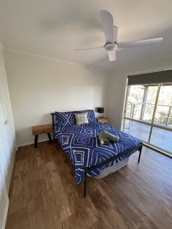 Private paradise with lake view (pet friendly)