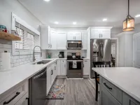 Beautifully Restored 6BR in the heart of Windham Hotels in Windham