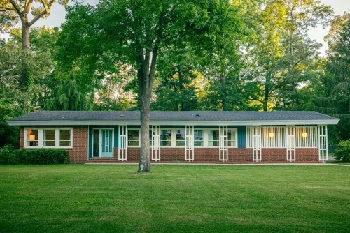 Mid Century Modern Time Capsule….3 miles to downtown Greenville!