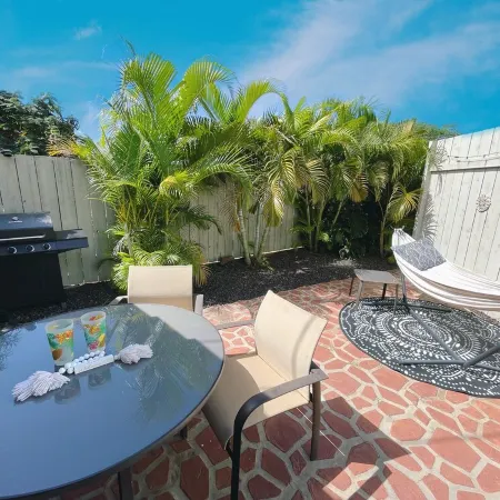 Private Modern 1BR/1BA Tropical Kihei Maui Cottage by the Beach