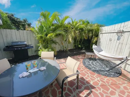 Private Modern 1BR/1BA Tropical Kihei Maui Cottage by the Beach