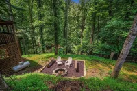 Cameo Cottage- Storybook 2 Bedroom / 2 Bath Mountain Getaway