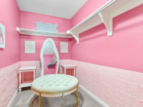 Casa Kaleidoscope: Whimsical Selfie Museum - 5bd sleeps 15 Hotels in Arvada