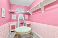 Casa Kaleidoscope: Whimsical Selfie Museum - 5bd sleeps 15