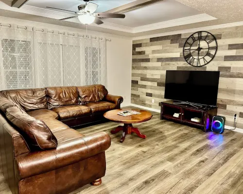 Beautiful, Cozy home in Concord providing a spacious & tranquil retreat Hotels in Kannapolis