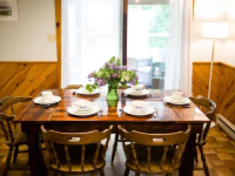 Bubar Barn - screen porch, deck, + parking Hotels in Schroon