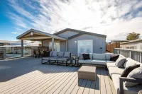 Glass deck, dogs, sandy beach, private dock