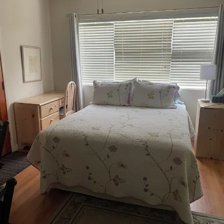 Very quiet and peaceful room with private entrance and private bath