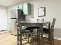 Cozy Corner / 2BR/1BA EVV Apartment