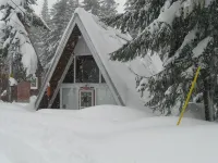 Govy A Frame w/ Hot Tub.