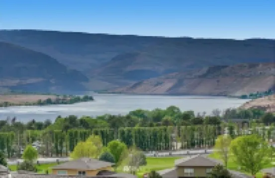 D25-2 Deck Unit Riverview w/ATCH garage Sunserra nearby heated pool and hot tub