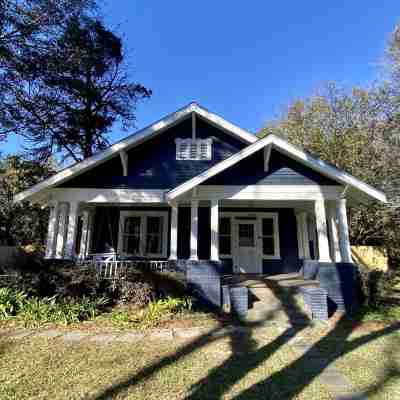 Classic craftsman centrally located close to downtown, VSU and SGMC Hotel Exterior