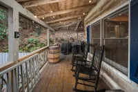 Blue Ridge Cabin with Modern Farmhouse Decor on Private Stream