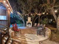 La Mansion on the Frio - Pickleball Court, Pool Hotels in Concan
