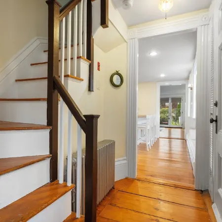 Entire 4BR 2 Bath Home l Minutes to Downtown Salem