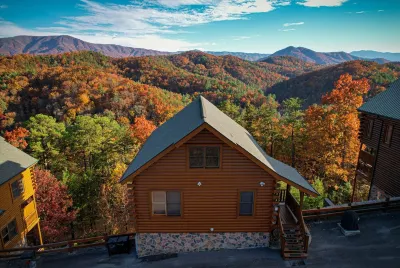 Rustic Mountain Retreat ~ Mountain View ~ Hot Tub + Game Room