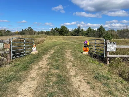 "Outdoors Oasis" Cozy cabin north of Bemidji.