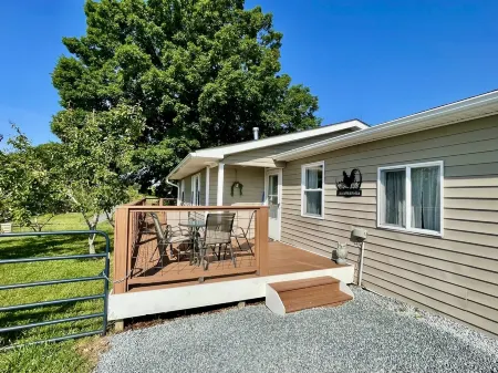 Private Farm Cottage surrounded fields, farm animals, mountain views & hot tub!