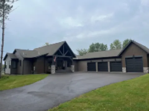 Lakefront Retreat on South Center Lake