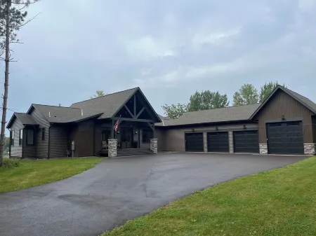 Lakefront Retreat on South Center Lake