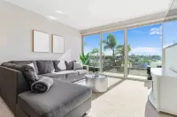 Pool View Modern 3 Bdrm Apt