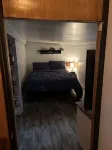 Comfy cabin near hocking hills with hidden spare bedroom, pet friendly