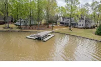Lakefront with Pool, Hot Tub, Pontoon Boat & Movie Theatre