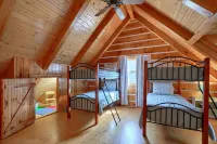 Wow! Timber Ranch Lodge, 43 acres, Sleeps 12, Family and Pet Friendly!