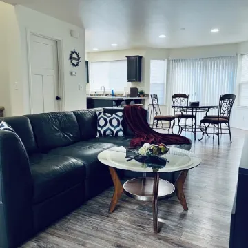 Quiet & backed by trees, centrally located home close to downtown and ferries.