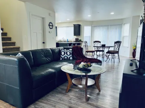 Quiet & backed by trees, centrally located home close to downtown and ferries.